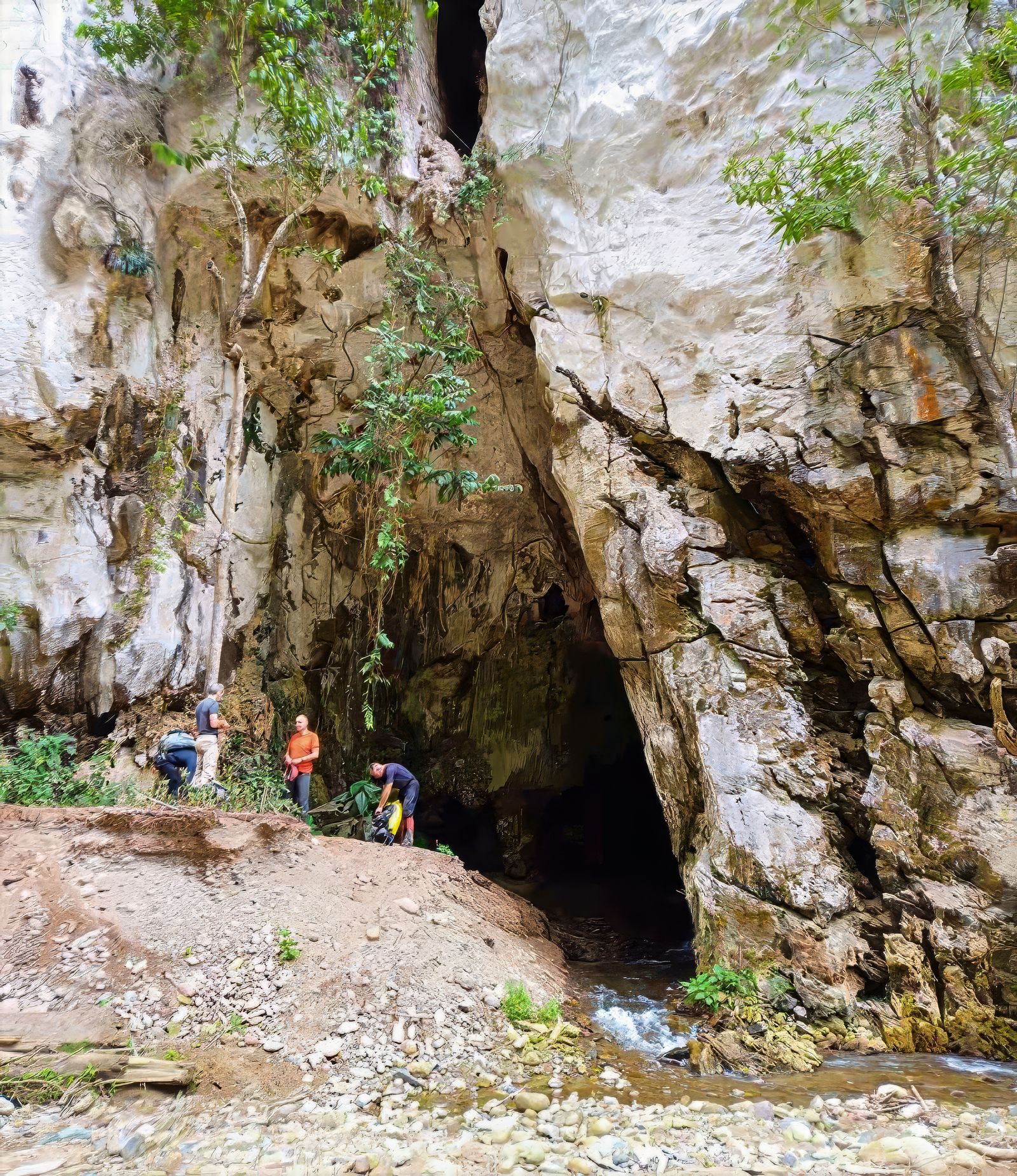 Grotte de la gorge.jpg